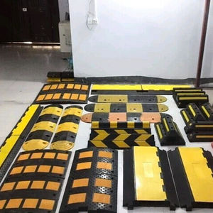 2025 यातायात गति हम्प टिकाऊ चिंतनशील रबर गति हम्प सड़क सुरक्षा उत्पाद रबर गति बम्प - Product Image 1