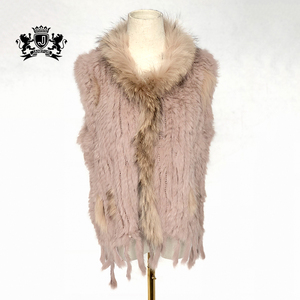 <span class=keywords><strong>Chaleco</strong></span> <span class=keywords><strong>de</strong></span> <span class=keywords><strong>piel</strong></span> <span class=keywords><strong>de</strong></span> conejo <span class=keywords><strong>de</strong></span> punto estilo <span class=keywords><strong>vaquero</strong></span> occidental con <span class=keywords><strong>piel</strong></span> <span class=keywords><strong>de</strong></span> mapache recortada y tiras <span class=keywords><strong>de</strong></span> <span class=keywords><strong>piel</strong></span> <span class=keywords><strong>de</strong></span> conejo borla - Product Image 3