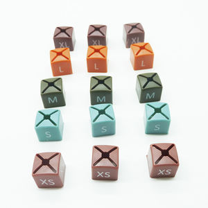 Marqueurs de taille en plastique pour cintres, cubes de taille pré-imprimés, différence entre les tailles - Product Image 1