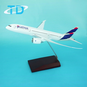 Latam Boeing 787-9 1:200 mô hình máy bay Nhựa 28.5cm quà lưu niệm phiên bản 2019 - Product Image 1