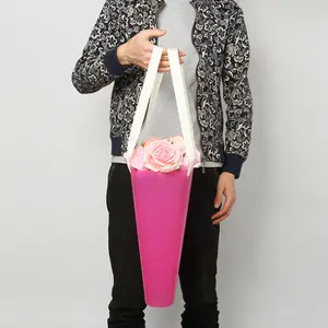गर्म गुलाबी रंग मुद्रित शंकु के आकार का फूल आस्तीन के लिए ताजा फूल पैकेजिंग