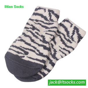 De moda de punto de productos <span class=keywords><strong>para</strong></span> mascotas de calcetines lindo mascotas zapatos calcetines <span class=keywords><strong>para</strong></span> perros gatos - Product Image 1