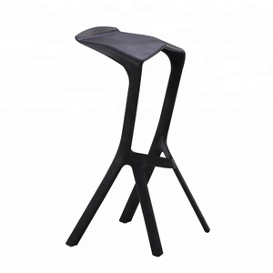 Mobili di Fabbrica all'Ingrosso Sgabello da Bar Impilabile in Plastica Nera <span class=keywords><strong>per</strong></span> Esterno Sedia da <span class=keywords><strong>Cucina</strong></span> - Product Image 1