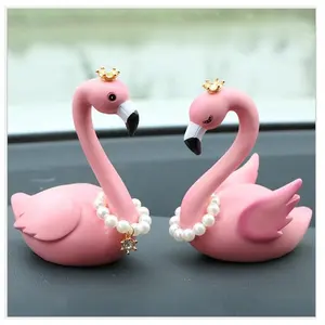 Araba flamingo süslemeleri ile araba iç aksesuarları