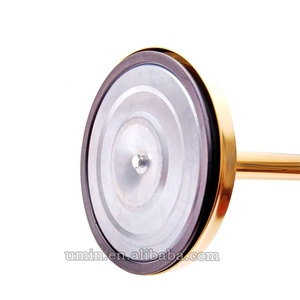 เสาคั่นพรมแดงสีทองและเชือกกำมะหยี่สีแดง - Product Image 4