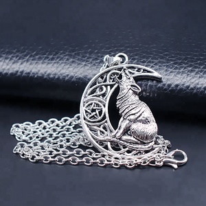 Vendita calda stile Vintage perla quadrata in acciaio inossidabile catena in metallo <span class=keywords><strong>luna</strong></span> lupo ciondolo collana Wiccan gioielli religiosi personalizzati - Product Image 3