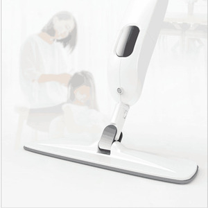 Mop Spray Girevole a 360 Gradi in Microfibra con Manico Telescopico Regolabile, Ecologico e ad Alta Capacità per Camera <span class=keywords><strong>da</strong></span> Letto e <span class=keywords><strong>Bagno</strong></span> - Product Image 1