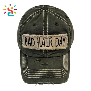Cappellino da Baseball Vintage Ricamato Bianco con Scritta 'Bad Hair Day' Effetto Consumato Stile Dad Hat - Product Image 5