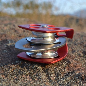 XINDA XD-8613 24kN <span class=keywords><strong>Doppia</strong></span> Puleggia <span class=keywords><strong>in</strong></span> Acciaio Inox e Alluminio Resistente per Attrezzatura da Arrampicata, Soccorso e Rapel, 413g - Product Image 4