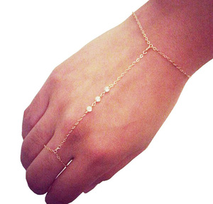 Pulsera de eslabones de cadena esclavo entrelazados, brazalete con arnés de mano, de oro - Product Image 1