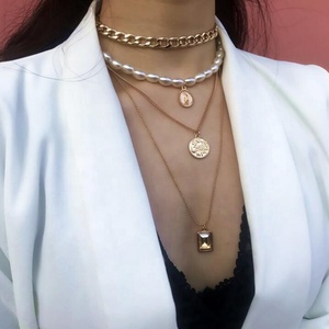 Colgante collar con chapado en oro para mujer, joyería en capas, collar de perlas para mujer - Product Image 2