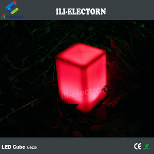 Pe البلاستيك مضيئة صغيرة مكعب شكل الجدول مصباح - Product Image 4