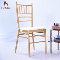 Chaises Chiavari en métal les plus vendues pour mariages à Dubaï – Design moderne, usage commercial, empilables, vente en gros
