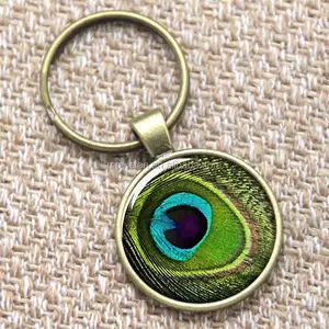 孔雀羽毛钥匙扣，孔雀羽毛与绿色和蓝色钥匙圈打印照片孔雀珠宝钥匙扣