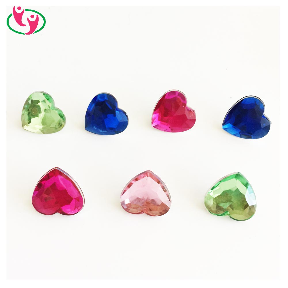 Необычные булавки в форме сердца с кристаллами