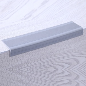 Nez de marche en <span class=keywords><strong>PVC</strong></span> antidérapant et ignifuge de haute qualité avec <span class=keywords><strong>revêtement</strong></span> d'angle - Product Image 4