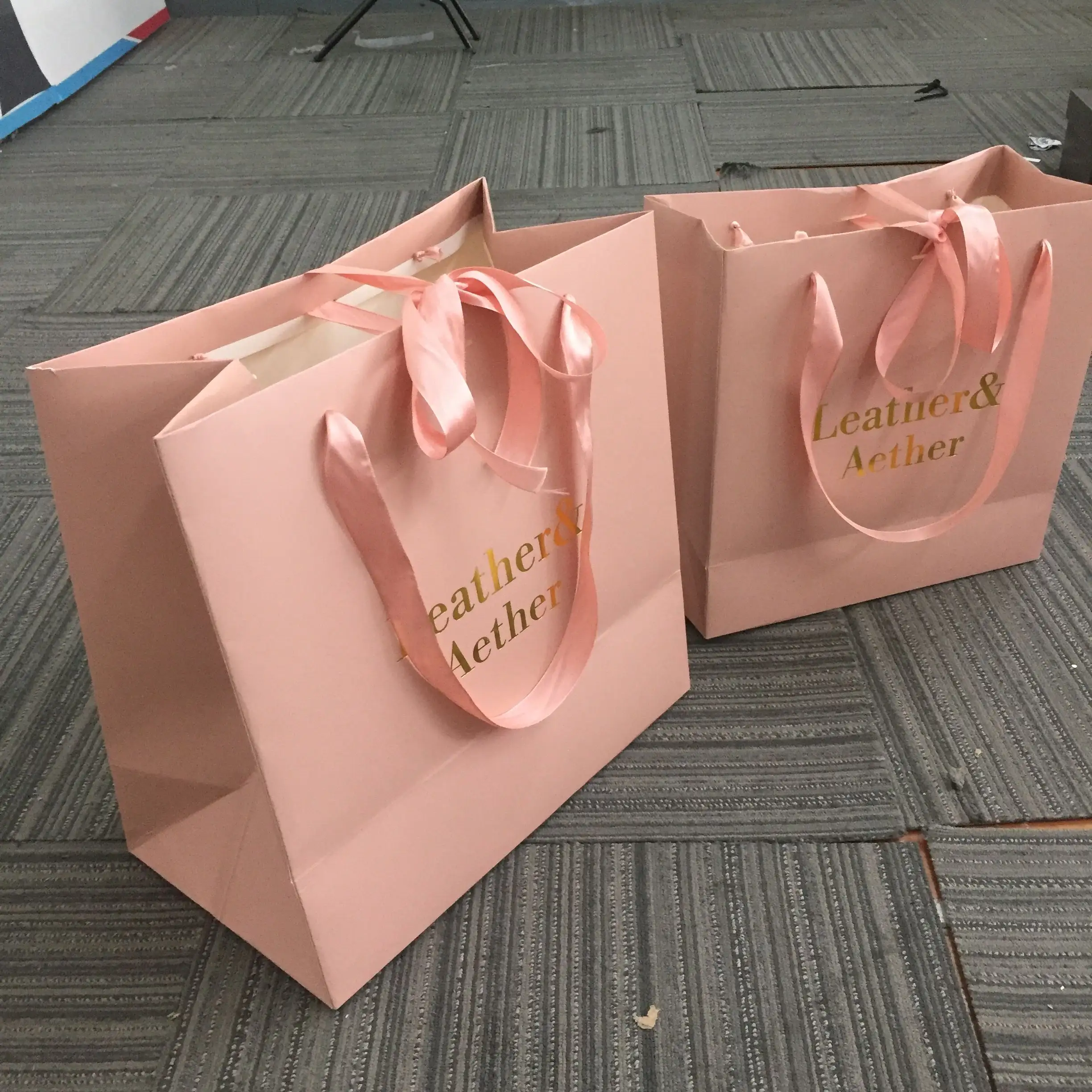 2018 Hot Sales High Quality Customized Gold Foil Logo Paper bags For Hair Extension Packaging