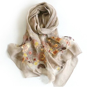 Vrouwen nieuwe ontwerp ponchos borduurwerk kasjmier luxe bloem poncho sjaal <span class=keywords><strong>cape</strong></span> voor vrouwen poncho - Product Image 3
