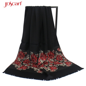 Echarpe africaine pour femmes musulmanes <span class=keywords><strong>arafat</strong></span> Echarpe noire et rouge Echarpes d'hiver en coton égyptien en vrac - Product Image 1