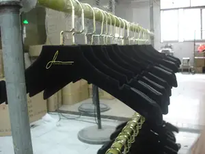 Good Quality Black Velvet Flocked Plastic Coat Hanger