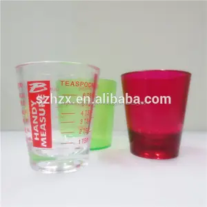 en plastique tasse en verre shot