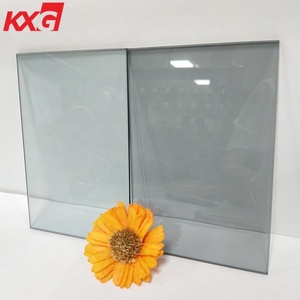 Le fabricant de verre de Dongguan fournit du verre flotté gris cristal <span class=keywords><strong>teinté</strong></span> réfléchissant de 5 mm et 6 mm à prix avantageux. - Product Image 1