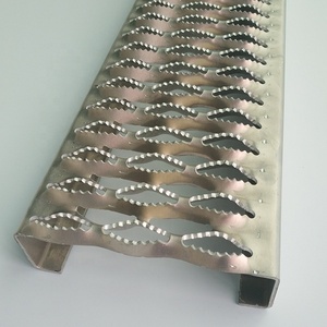 Gradino per Scale in Acciaio Zincato Antiscivolo Lunghezza 4m - Product Image 1
