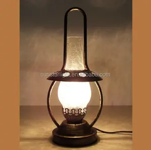 Antieke Eenvoudige Smeedijzeren Kerosine Tafellamp
