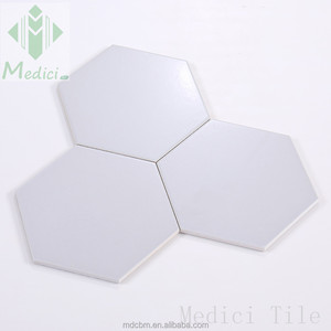 Venta caliente 200mm * 230mm * 115mm baldosas hexagonales para el diseño del baño baldosas de cerámica