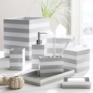Poli reçine çarpıcı beyaz renk şerit banyo aksesuarları Set banyo aksesuar seti için ev dekor
