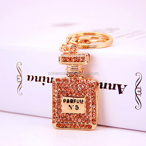 Botella de <span class=keywords><strong>Perfume</strong></span> con diamantes de imitación para hombre y mujer, llavero de aleación, accesorios, colgante, llavero, dijes - Product Image 4