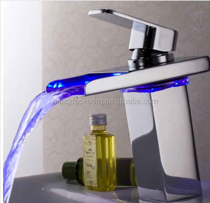 Farbwechsel LED Wasserfluss Chrom Wasserfall Bad Schiff Gegenbassintoilette Waschbecken Wasserhahn