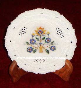 Plaque d'incrustation de marbre blanc de conception de sculpture florale faite à la main forme ronde surface lisse et brillante utilisée pour la décoration de fête de mariage - Product Image 1