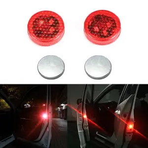 簡単にインストールする車のドア警告灯ミニLED衝突防止ボタンバッテリー赤点滅信号灯