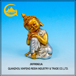 Statue de bouddha en résine dorée sculptée à la main style bouddhiste pour la décoration intérieure et la méditation - Product Image 4