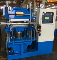 Machine à poinçonner par compression, caoutchouc, pour moulage par pression