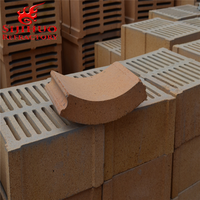 Arc de type argile, feu en argile, briques, construction de troncs
