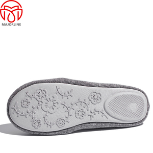 OEM Logo personnalisé intérieur maison pantoufles unisexes TPR semelle extérieure en caoutchouc hiver maison pantoufle plate <span class=keywords><strong>ballerine</strong></span> pantoufles en peluche pour les femmes - Product Image 6