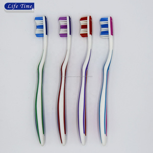 OEM diseño hermoso <span class=keywords><strong>grupo</strong></span> de edad adulta casa uso manual cepillos cepillo de dientes con limpiador de lengua - Product Image 3