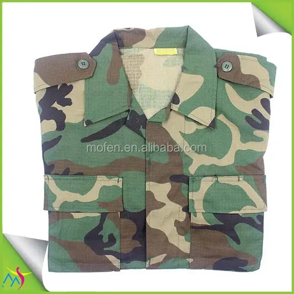 Preto militar camuflagem uniforme