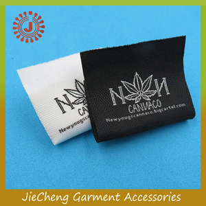 Haute qualité nom de marque logo personnalisé vêtements tag vêtement damassé tissé boucle pli central étiquettes - Product Image 1