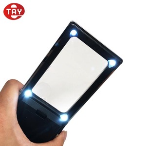 Loupe de lecture portative éclairée par LED, outil rectangulaire de poche pour lire les cartes et les petits imprimés - Product Image 1