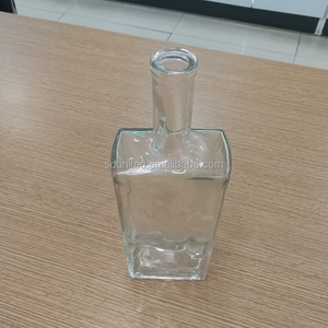 Botella de Licor de Vidrio Vacía Cuadrada y Plana de <span class=keywords><strong>1.75</strong></span> Litros para <span class=keywords><strong>Vodka</strong></span> - Product Image 3