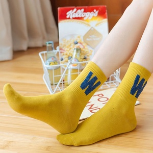 KANGYI Tendance Mode Personnalité Sneaker <span class=keywords><strong>Chaussettes</strong></span> <span class=keywords><strong>Pur</strong></span> <span class=keywords><strong>Coton</strong></span> Lettre Femmes <span class=keywords><strong>Chaussettes</strong></span> En Gros - Product Image 4