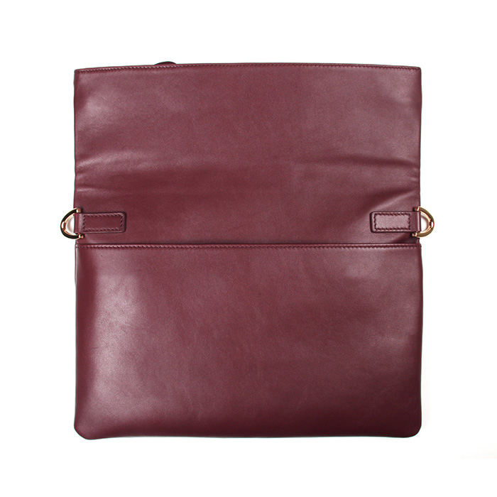 สีแดงเข้ม