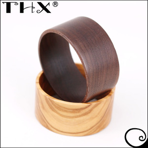 Conception de breloques en bois de mode, fabrication personnalisée d'anneau en bois large en bois d'olive/Wualnut, connecteur en bois pour l'artisanat - Product Image 5