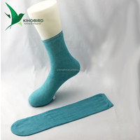 Chaussettes d'hiver OEM jetables respirantes en polyester tissé à motif à pois antidérapantes avec logo sur le dessous pour hommes, confortables en vol