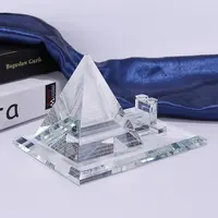 Toptan Ucuz Temizle Kristal El Sanatları kağıt ağırlığında cam özel 3D Lazer Gravür Kristal Piramit Iş