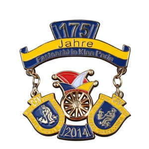 Quadratisches Golddreieck-Sport Team Emblem Medal And Cup - Product Image 1