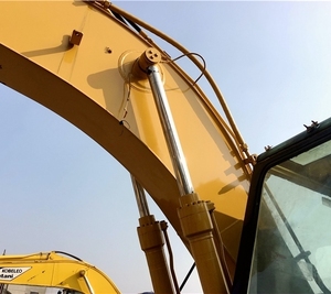 Máquina excavadora de oruga 320B japonesa 100% utilizada convenientemente con motor y bomba de componentes básicos - Product Image 2